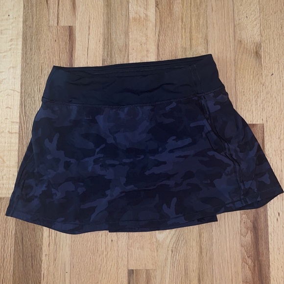 Lulu Lemon Pace Rival Mid-Rise Skirt Camo size 6 or 8 the tag is ripped out - Picture 5 of 5